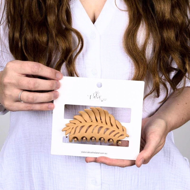 Claw Clip - Leaf - Almond - Medium